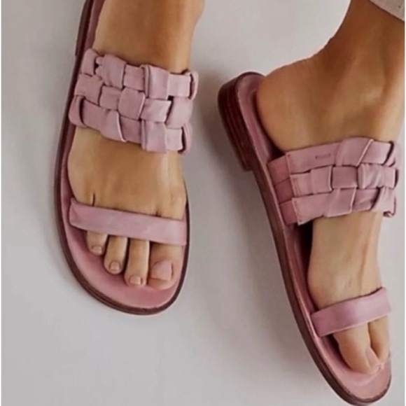 FREE PEOPLE Sandals River Pink Woven Leather Flats Sz 37 - Picture 1 of 12